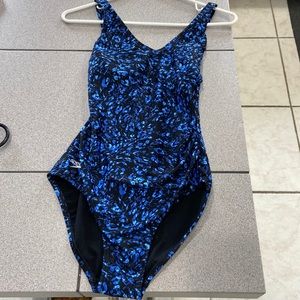 Speedo one piece swimsuit women’s size 6
